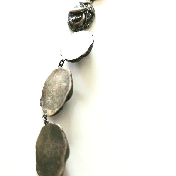 Floral Elegance: Art Deco Choker with Floral Motif - Picture 11 of 16